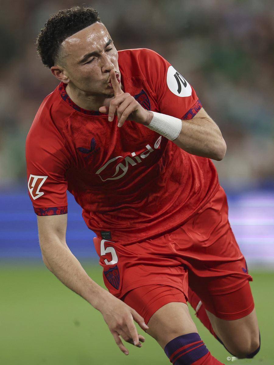 黑白直播在线观看-关于看点：马德里竞技客场对阵塞维利亚，谁能取胜？的信息