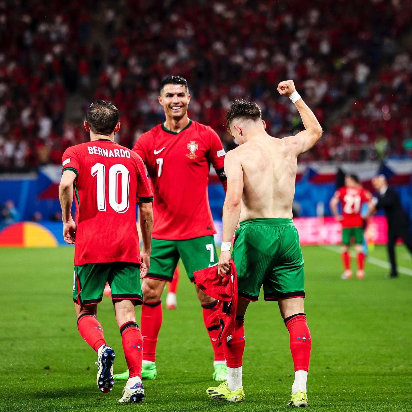 黑白直播体育-包含荷兰一脚绝杀克罗地亚，晋级前景一片光明的词条