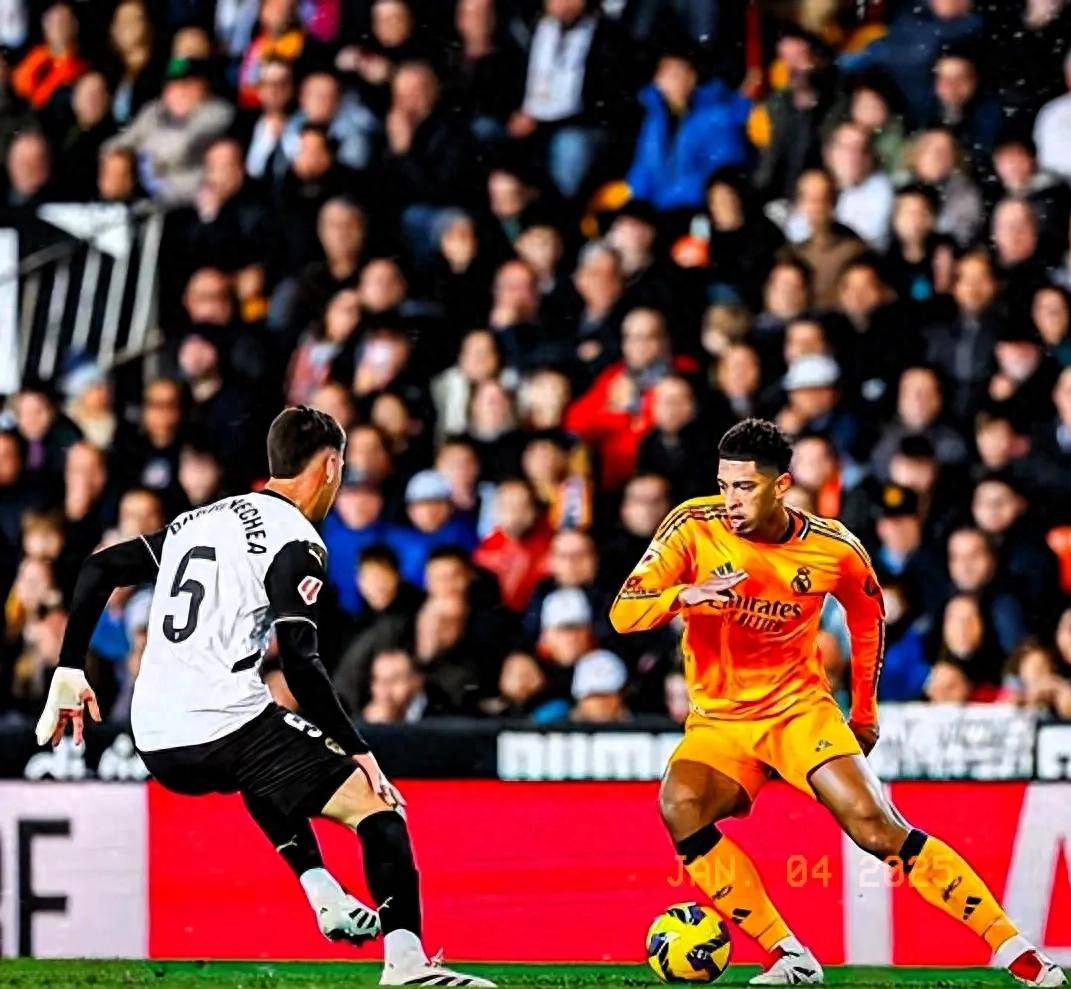 黑白直播网-皇马逆转胜利，巴萨丢掉联赛领先地位