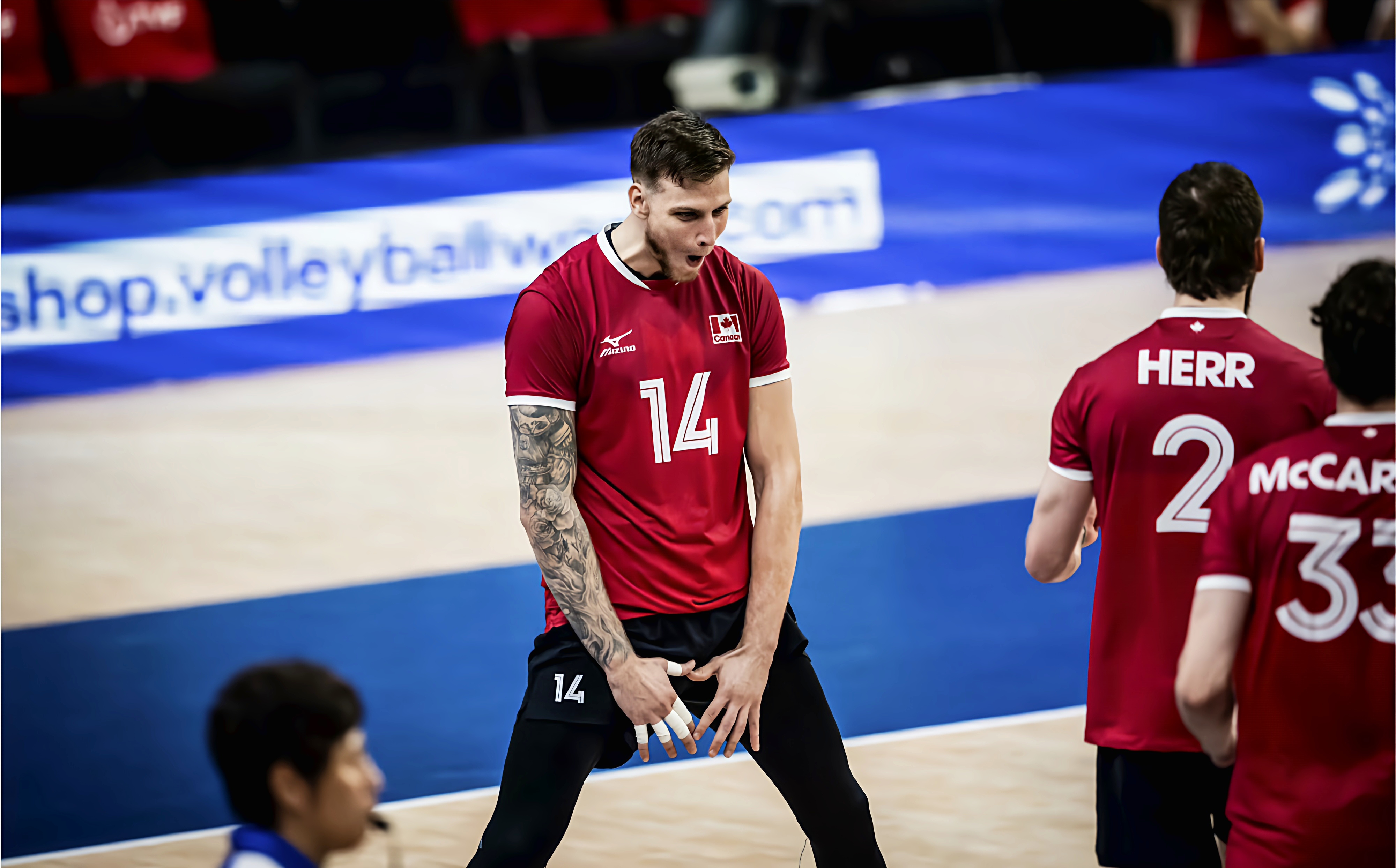 黑白直播在线观看-加拿大队在比赛中实力出众