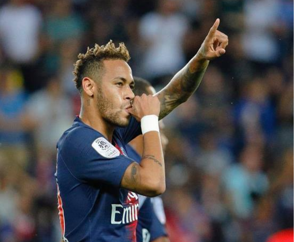 黑白直播网-大巴黎轰进球，压倒性击败对手