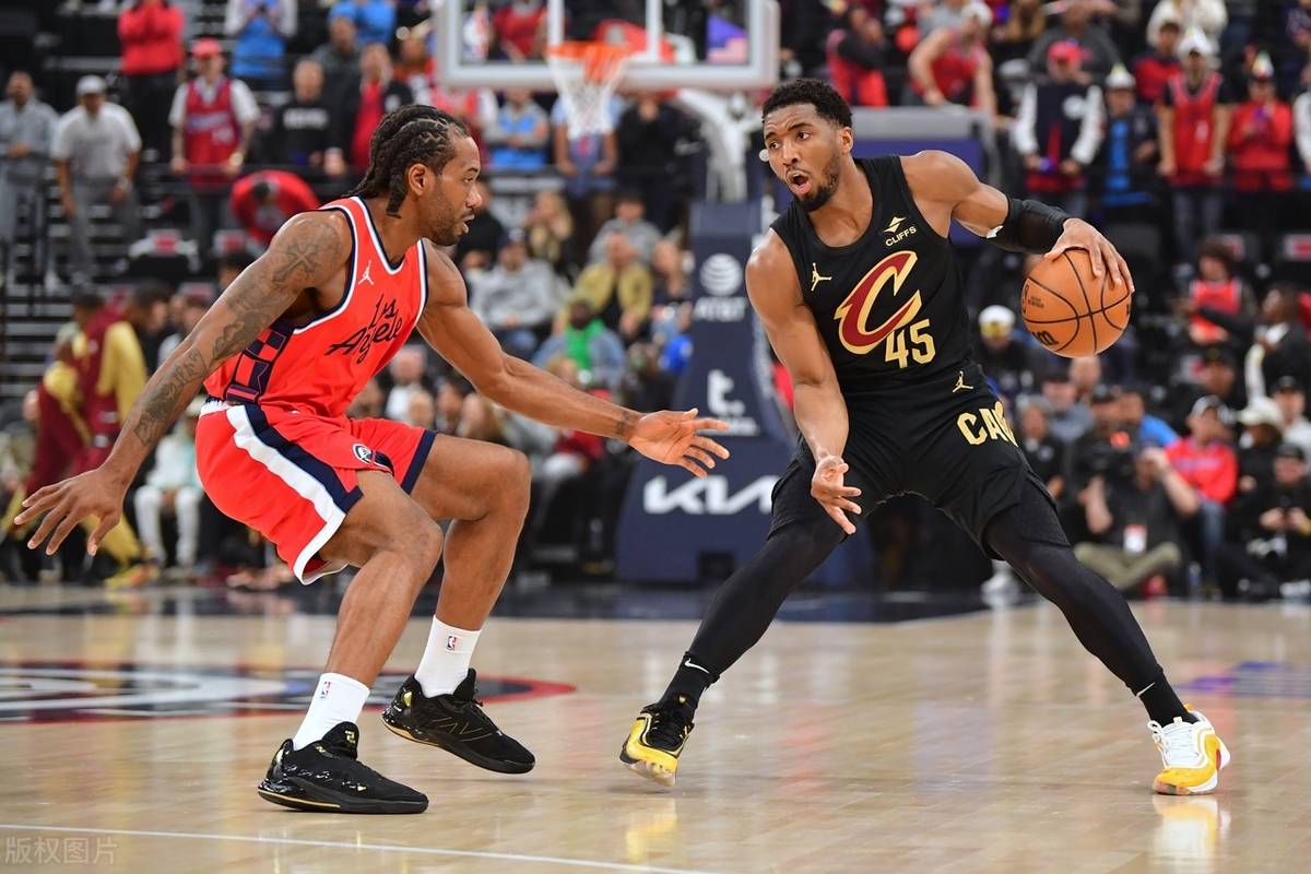 黑白直播在线观看-快船主场大胜雄鹿，连胜之路开启！