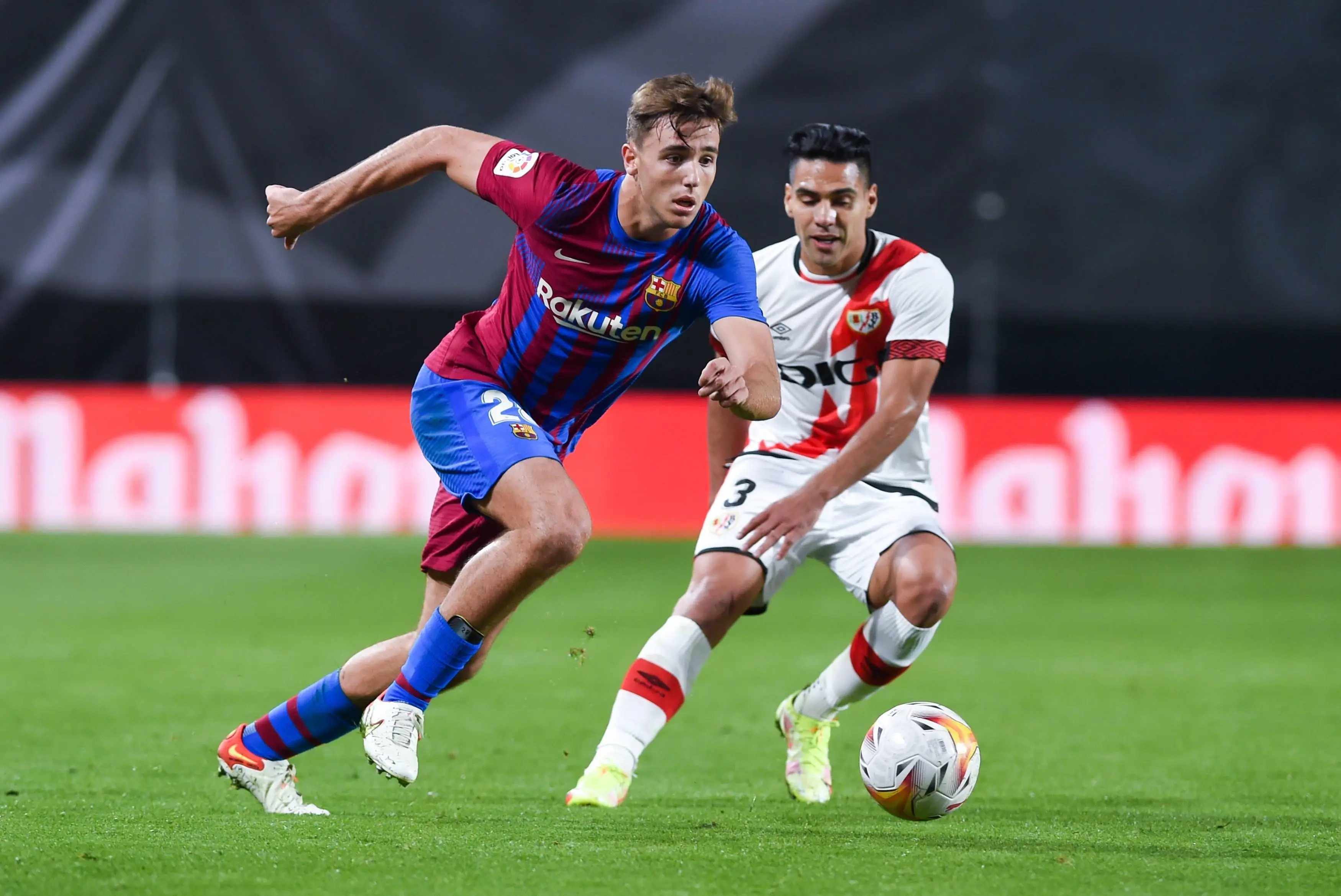 黑白直播在线观看-欧洲足球盛事将在华丽赛场上展开