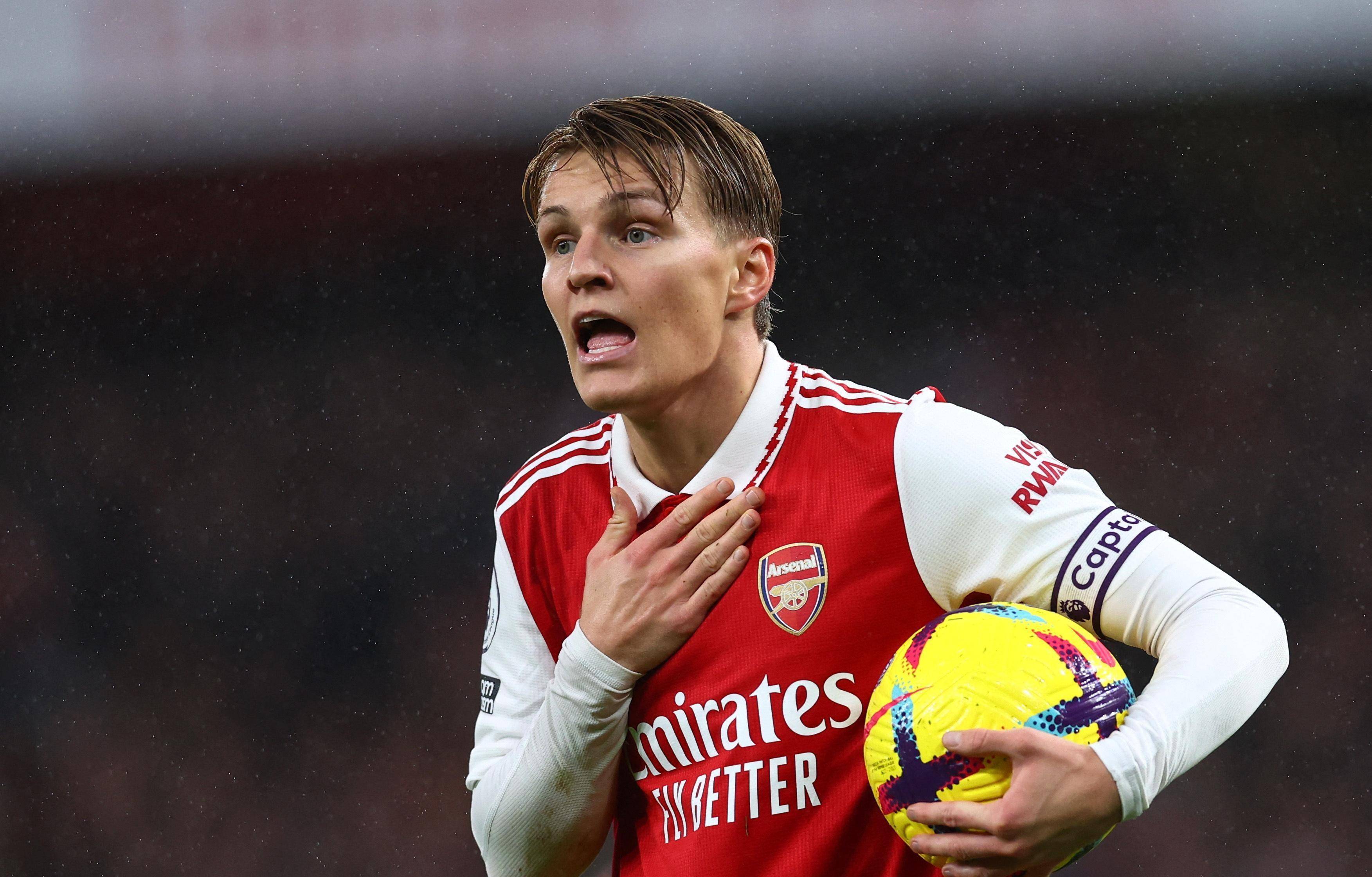 黑白直播在线观看-包含阿森纳连续三轮不胜，困境难解的词条