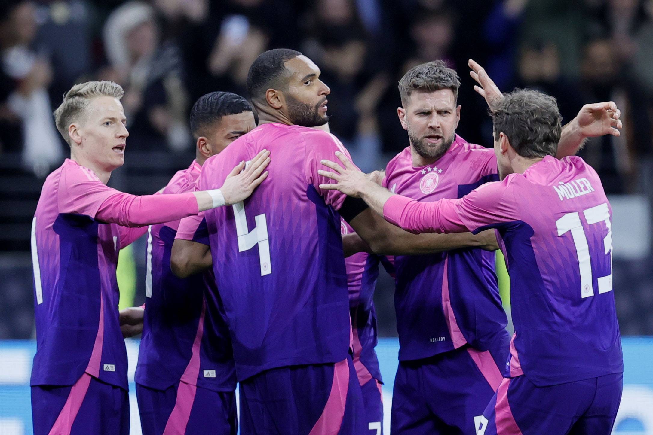 黑白直播在线观看nba-德国足球队在亚洲赛事中晋级