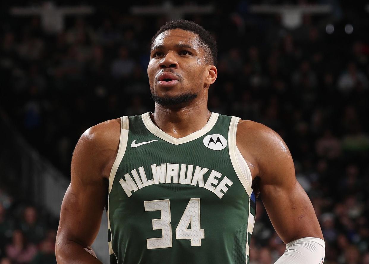 雄鹿主场大胜老鹰,继续领跑东部 雄鹿主场大胜老鹰,继续领跑东部