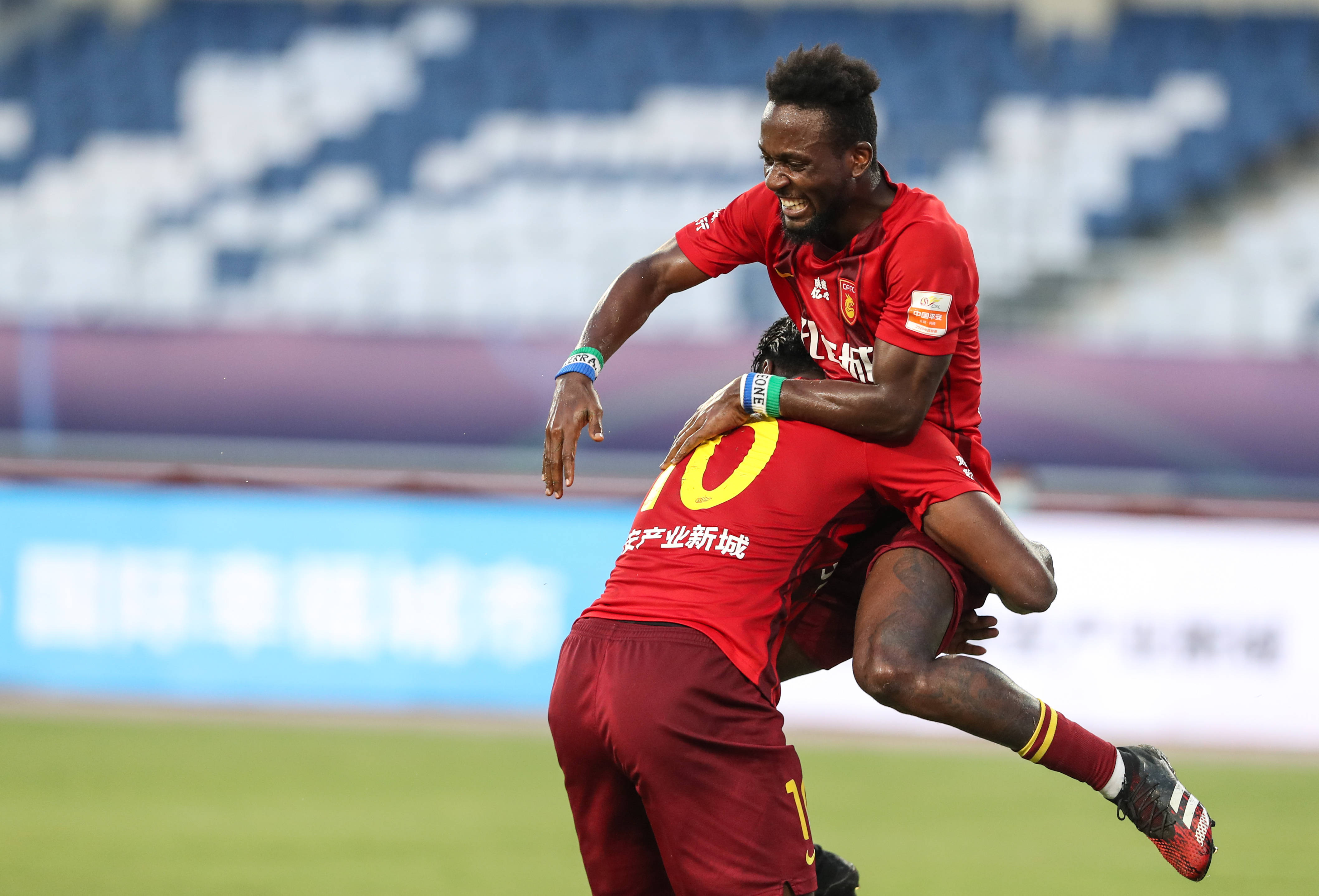 黑白直播在线观看-强强对话！河北华夏幸福迎战上海申花，看点十足的简单介绍