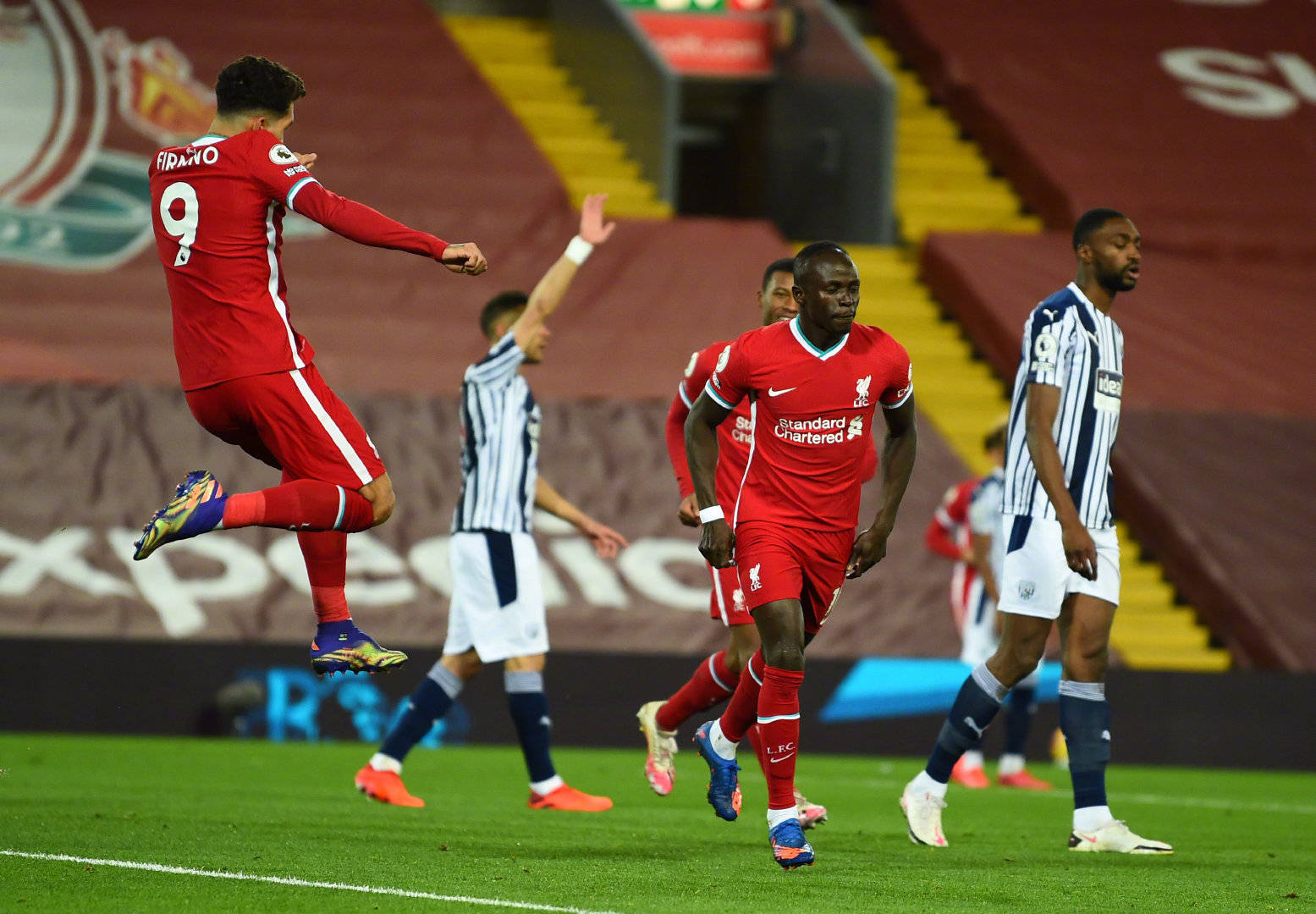 利物浦端庄进攻,领先积分榜一马当先 利物浦端庄进攻,领先积分榜一马当先