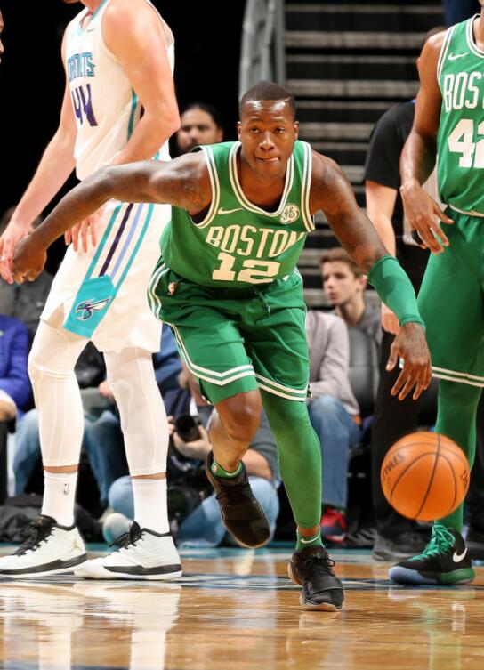 黑白直播在线观看nba-绿军擒下黄蜂继续领跑