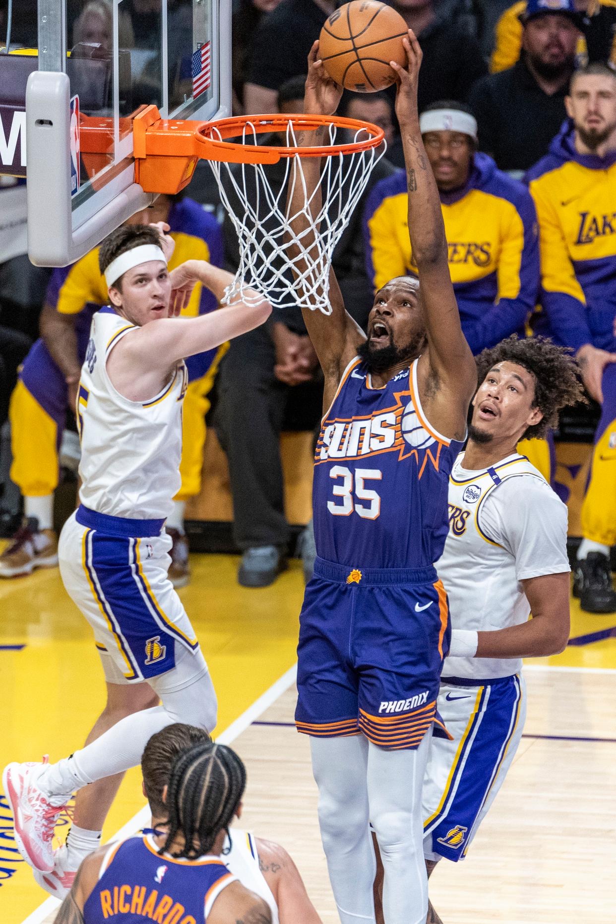 黑白直播在线观看-广东队碾压浙江队，东契奇状态火热的简单介绍