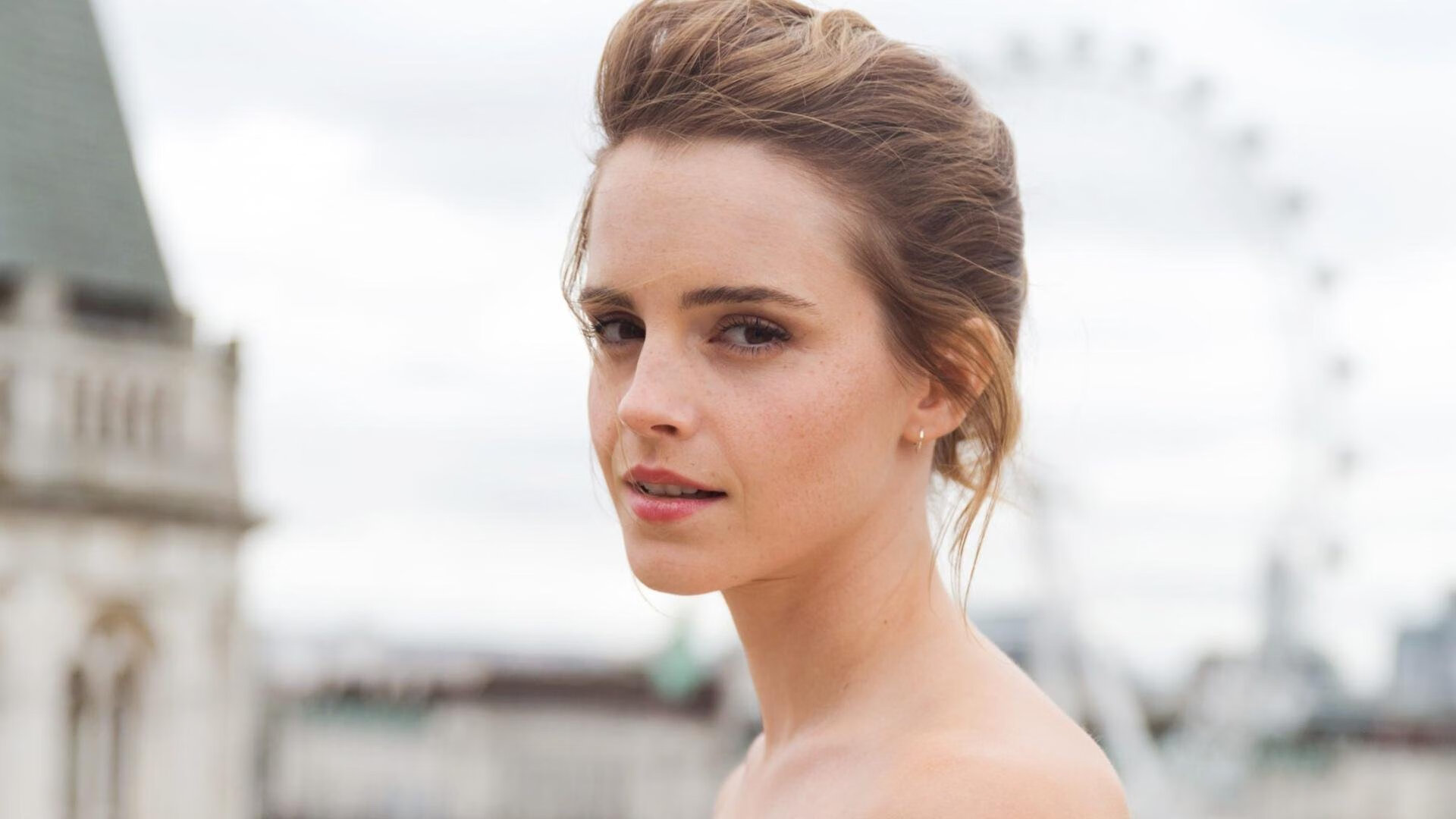 平行时空的交响，梅西的无声争冠夜与英超的风暴前夕