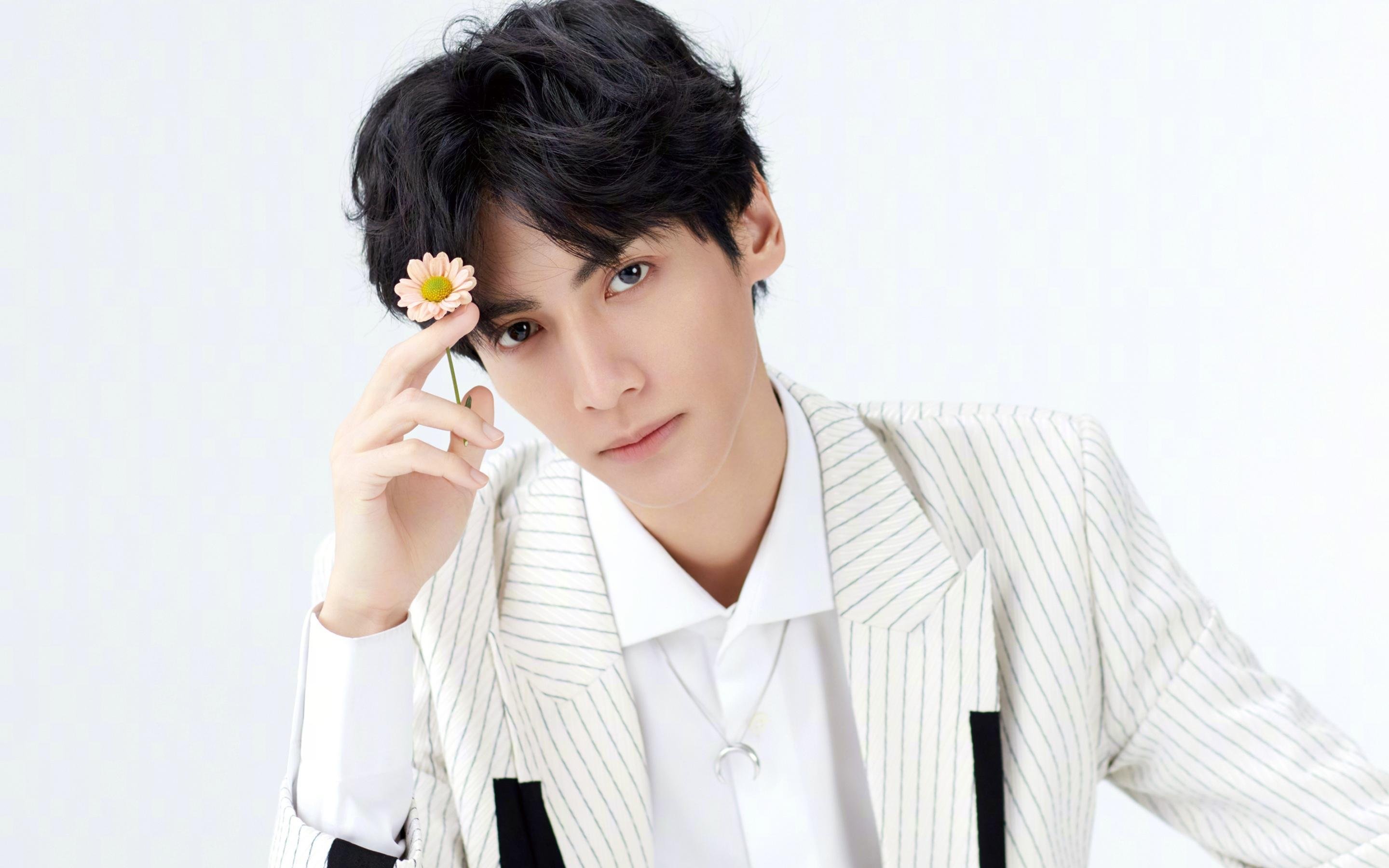 黑白直播在线观看-德甲争冠战之夜，一场雪崩，证明每一片雪花都是山峦