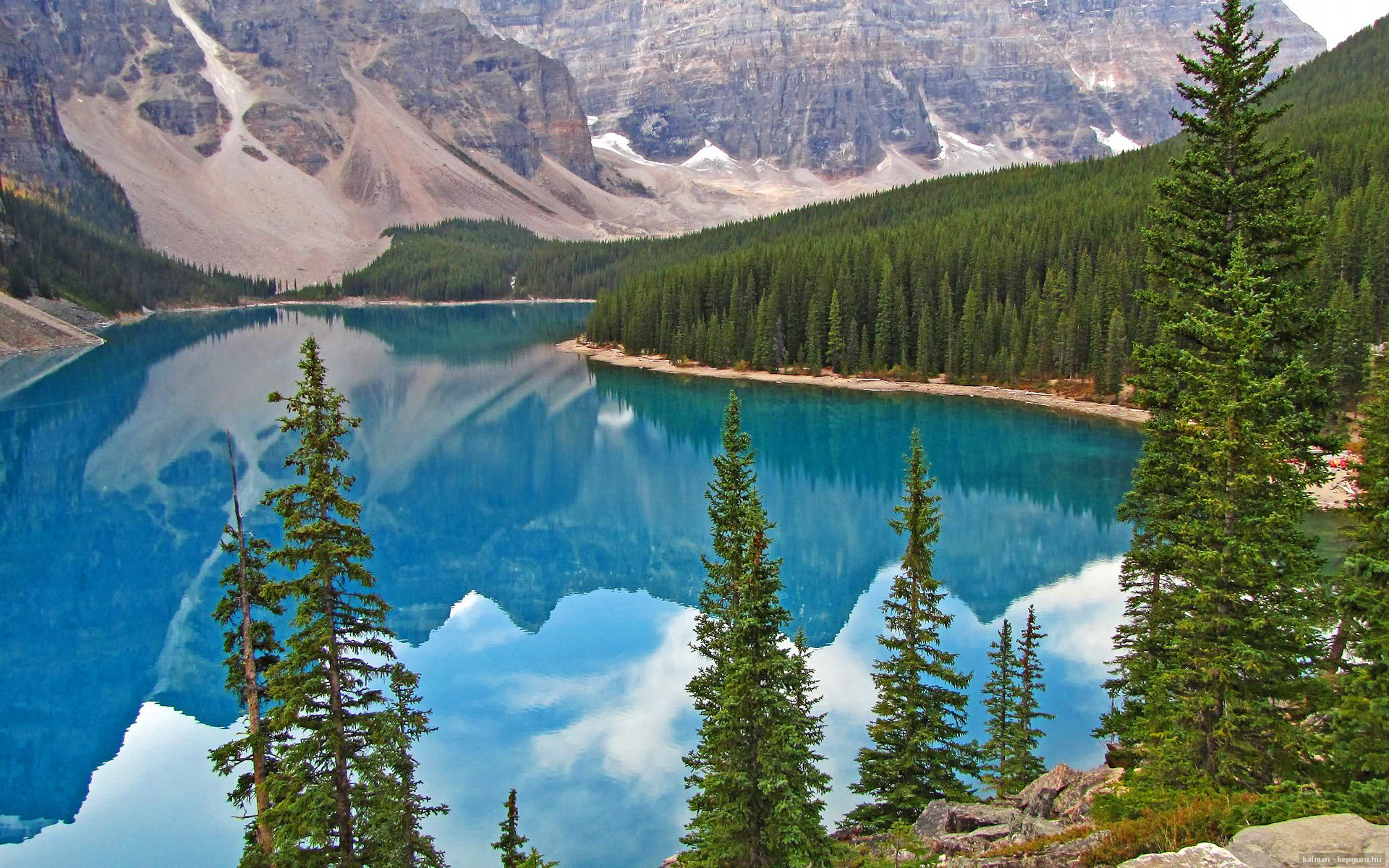 黑白直播-神兵天降！哈弗茨化身关键先生，亚特兰大三连击上演欧联惨案