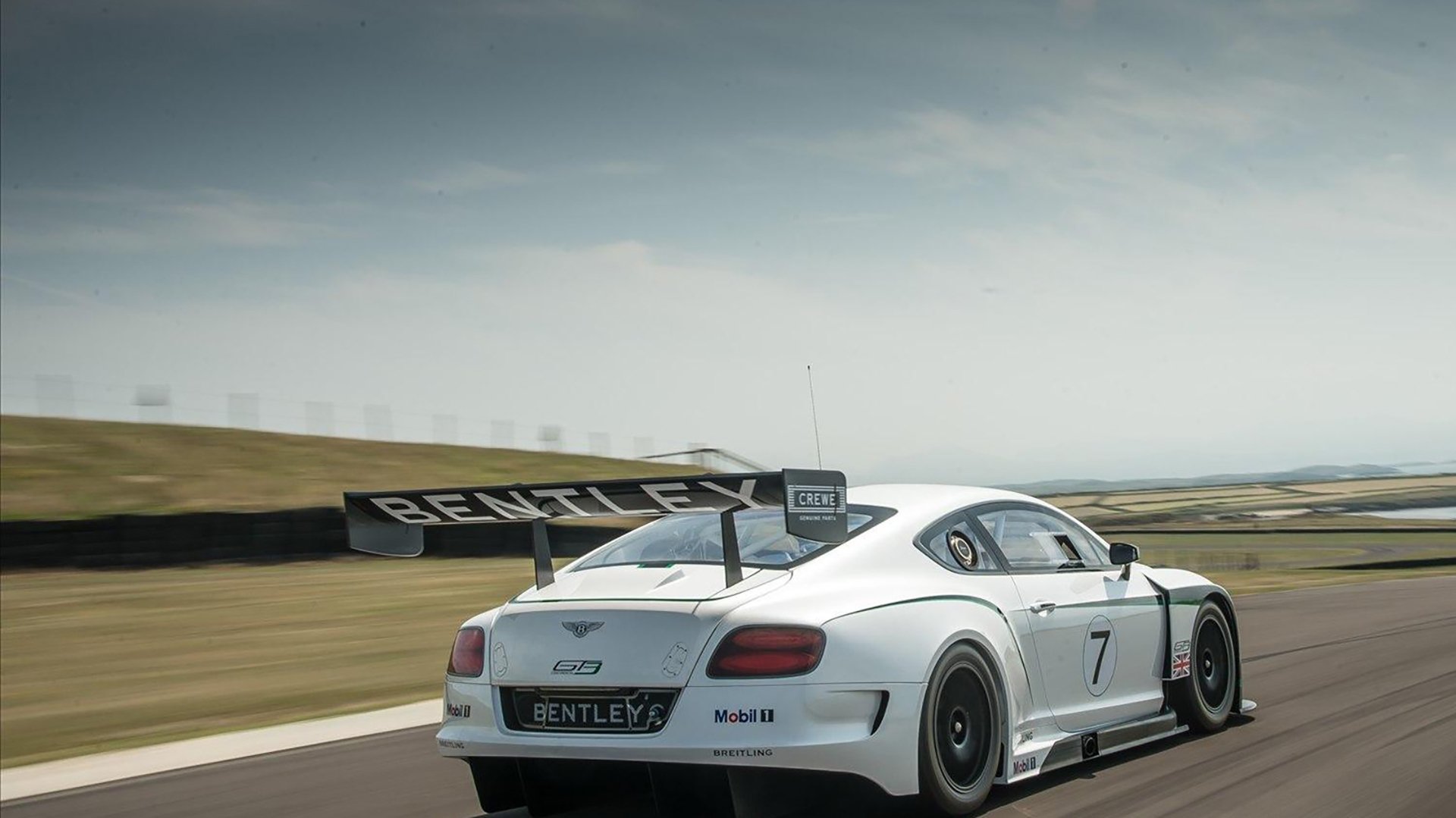 里昂3-2逆转狂胜AC米兰,关键先生富安健洋一传一射定乾坤