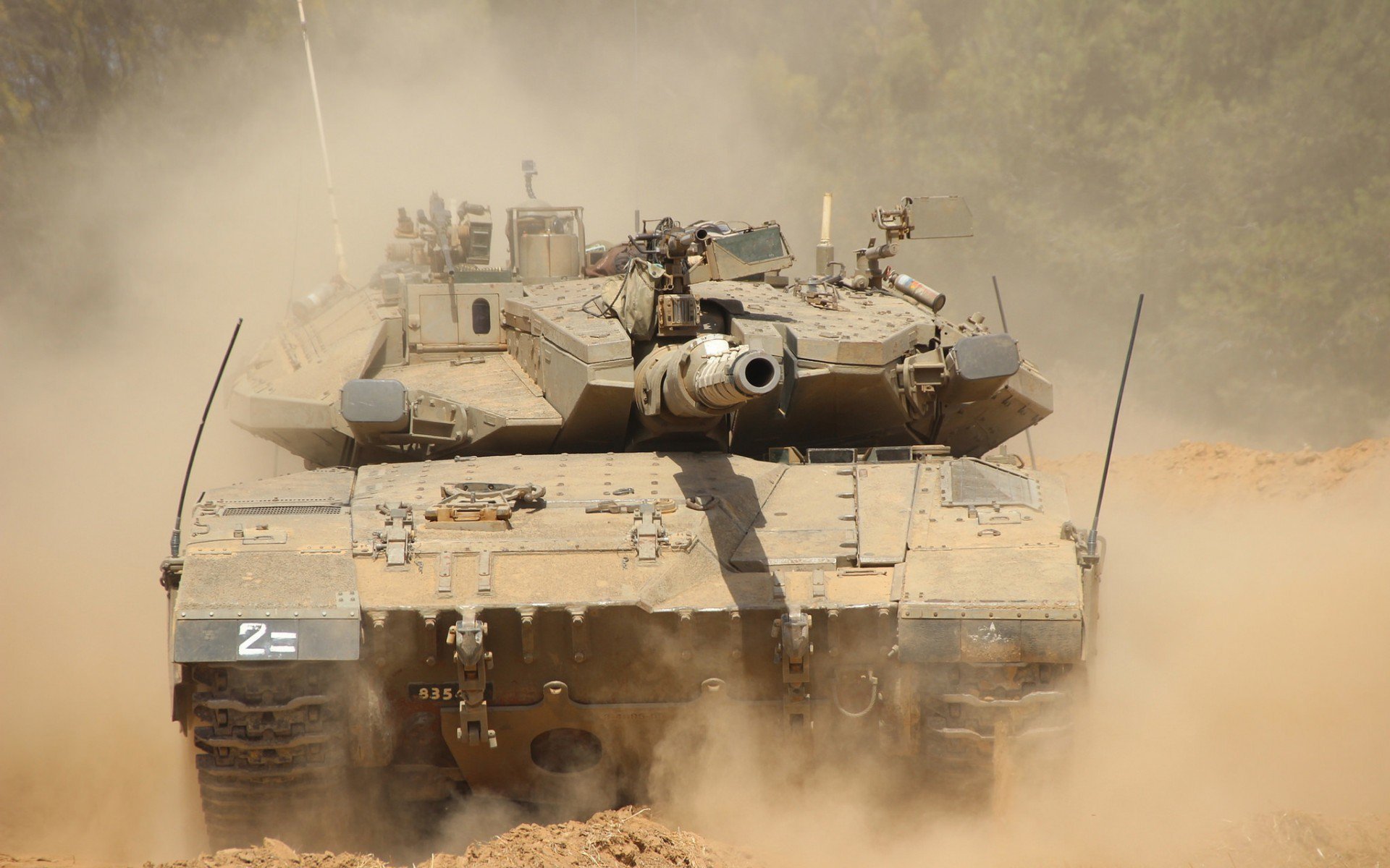 黑白直播nba-速度与激情，F1街道赛焦点战与掘金力克篮网的双重奏